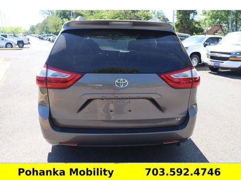 Used 2017 Toyota Sienna LE FWD image 8