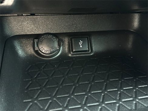 Certified 2020 Toyota RAV4 XLE w/ Convenience Package image 33