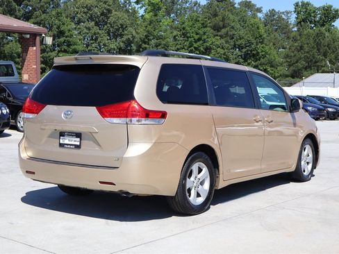 Used 2011 Toyota Sienna LE FWD image 7
