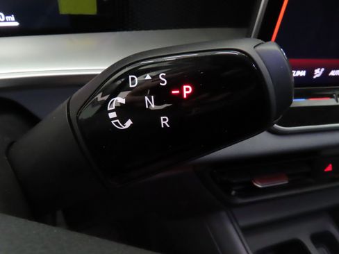 New 2025 Volkswagen Tiguan SE FWD image 14