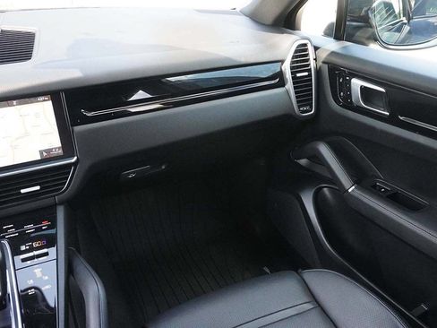 Used 2021 Porsche Cayenne Coupe AWD/4WD image 23