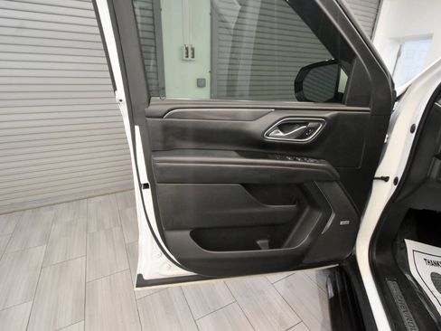 Used 2022 Chevrolet Tahoe RST w/ Luxury Package AWD/4WD image 15