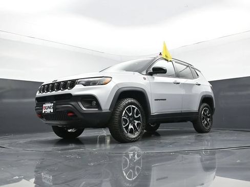 New 2026 Jeep Compass Trailhawk w/ Sun, Sound & Navigation Group AWD/4WD image 43