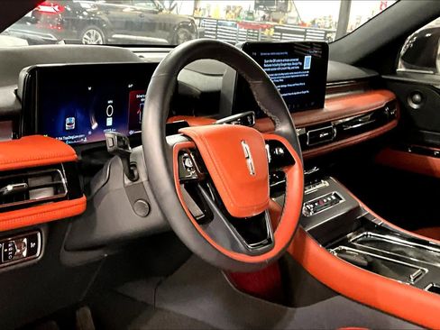 Used 2025 Lincoln Aviator Reserve w/ Jet Appearance Package image 18