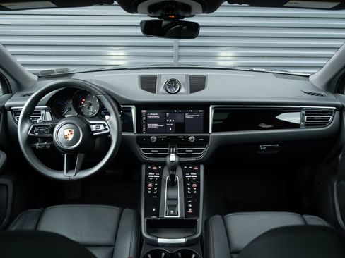 Used 2023 Porsche Macan AWD/4WD image 6