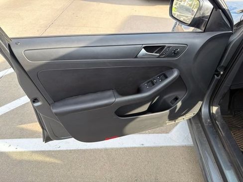 Used 2014 Volkswagen Jetta SE FWD image 15