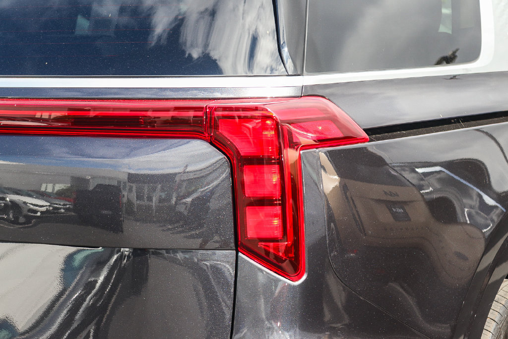Certified 2026 Kia Carnival EX FWD image 7