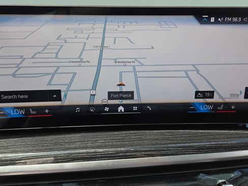 Certified 2025 BMW X5 sDrive40i w/ Executive Package image 33