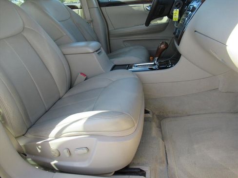 Used 2010 Cadillac DTS Luxury image 9