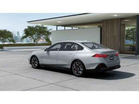 New 2026 BMW 540i xDrive w/ M Sport Package AWD/4WD image 2