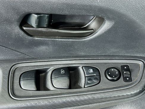 Used 2020 Nissan Versa S image 23