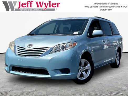 Used 2015 Toyota Sienna LE FWD image 1