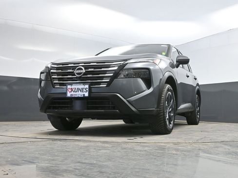 Used 2025 Nissan Rogue SV image 31