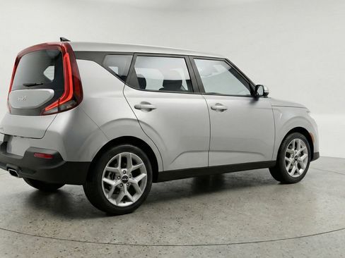 Used 2025 Kia Soul LX w/ LX Technology Package FWD image 9