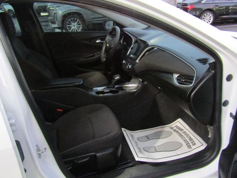 Used 2022 Chevrolet Malibu LT FWD image 12