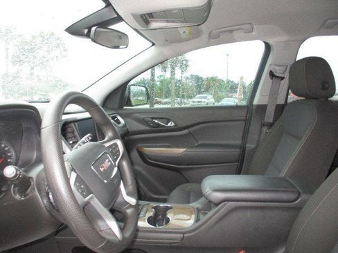 Used 2021 GMC Acadia SLE image 12