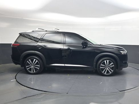 Certified 2025 Nissan Pathfinder Platinum w/ Cargo Package FWD image 4