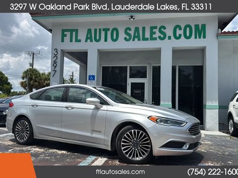 Used 2018 Ford Fusion SE w/ Equipment Group 602A FWD image 2