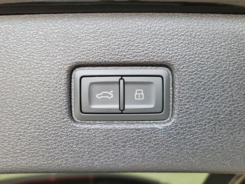 Used 2025 Audi Q7 3.0T Premium Plus AWD/4WD image 11