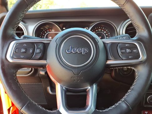 Used 2022 Jeep Wrangler Unlimited Rubicon w/ LED Lighting Group AWD/4WD image 17