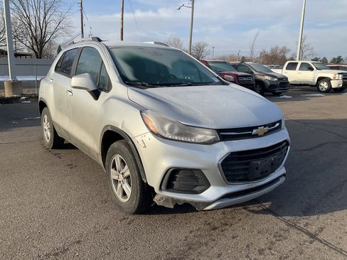 Used 2022 Chevrolet Trax LT w/ Driver Confidence Package image 2