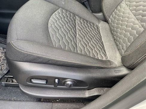 Used 2018 Chevrolet Equinox LT image 6