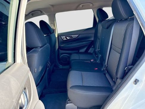 Used 2017 Nissan Rogue SV w/ SV Premium Package AWD/4WD image 26