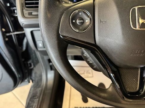 Used 2021 Honda HR-V LX image 11