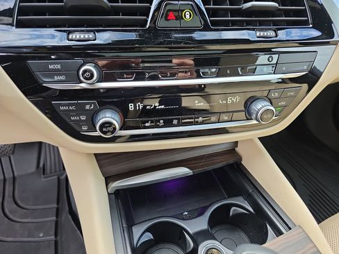 Used 2023 BMW 530i xDrive w/ Convenience Package image 28