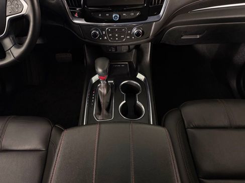 Used 2023 Chevrolet Traverse RS FWD image 16