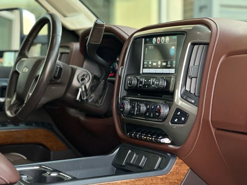 Used 2019 Chevrolet Silverado 2500 High Country w/ Duramax Plus Package image 12