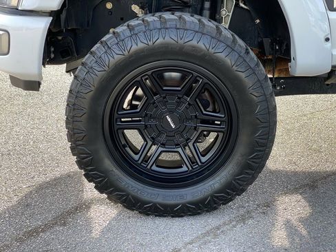 Used 2023 Ford F250 Platinum w/ Tremor Off-Road Package image 31