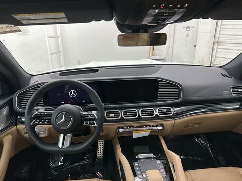 New 2026 Mercedes-Benz GLS 580 4MATIC image 23