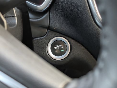 Used 2019 Chevrolet Equinox LT image 19