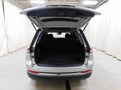 Used 2022 Jeep Grand Cherokee Laredo image 15