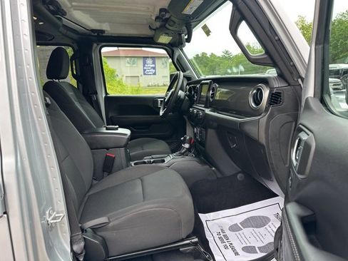 Used 2023 Jeep Gladiator Overland image 27