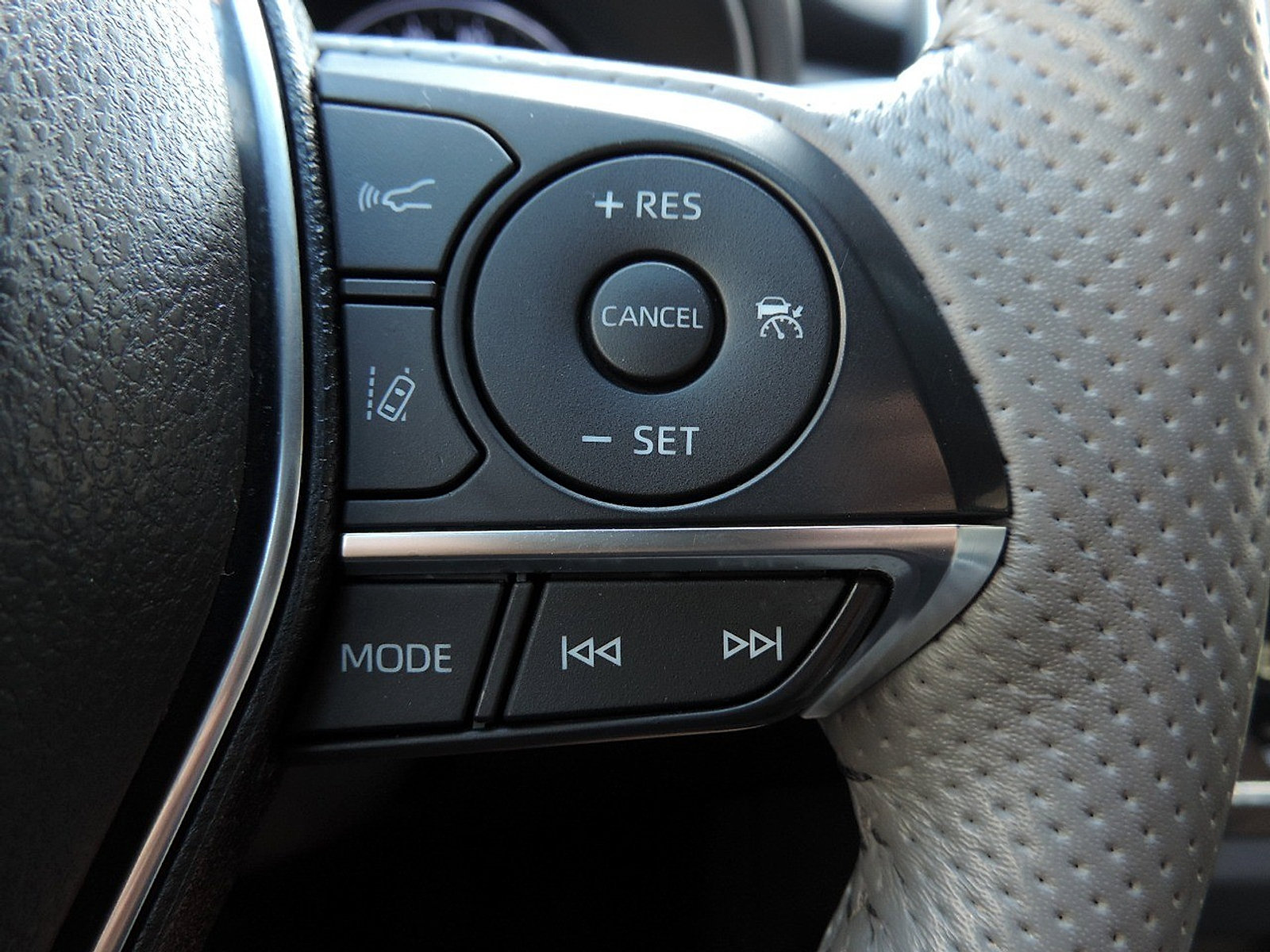 Used 2019 Toyota Avalon Limited FWD image 25