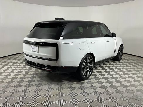 Certified 2024 Land Rover Range Rover SE image 4