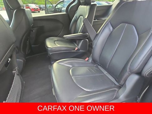 Used 2022 Chrysler Pacifica Touring-L w/ S Appearance Package FWD image 15