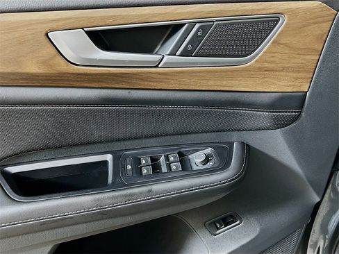 Used 2024 Volkswagen Atlas SE image 16