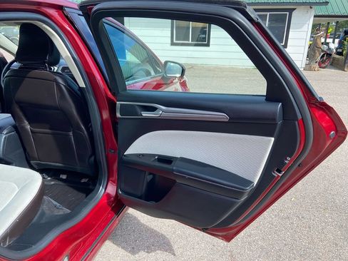 Used 2019 Ford Fusion SE w/ Equipment Group 151A FWD image 29
