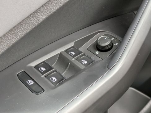New 2026 Volkswagen Jetta SE FWD image 24