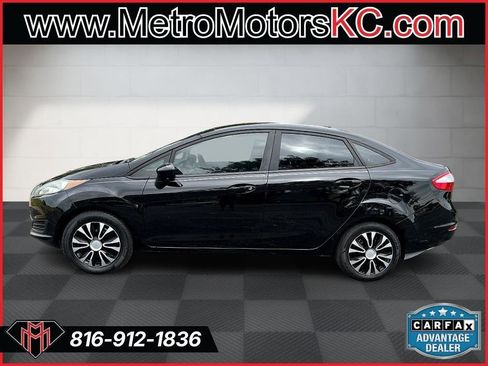 Used 2018 Ford Fiesta SE image 2