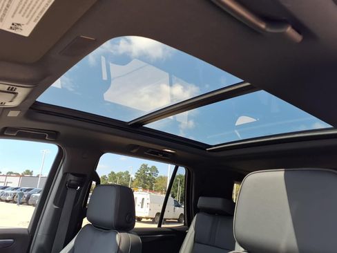 Used 2025 Chevrolet Tahoe RST w/ Comfort Package RWD image 13