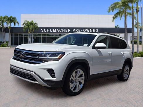 Used 2023 Volkswagen Atlas SE w/ Panoramic Sunroof Package FWD image 3