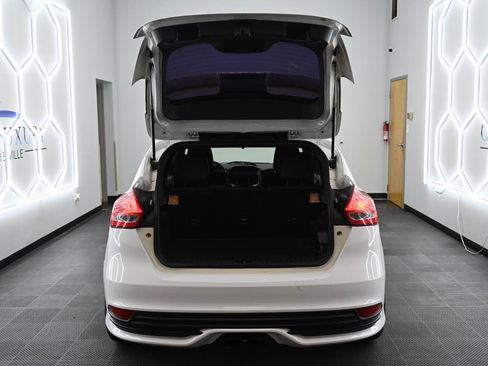 Used 2017 Ford Focus ST w/ Equipment Group 401A FWD image 40