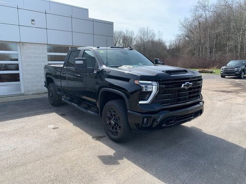 Used 2024 Chevrolet Silverado 2500 LT w/ Midnight Edition image 9