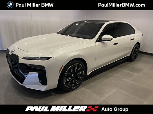 Used 2023 BMW i7 xDrive60 AWD/4WD image 1
