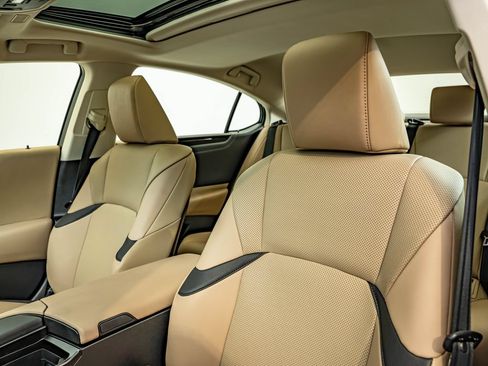 Used 2019 Lexus ES 350 w/ Premium Package FWD image 35