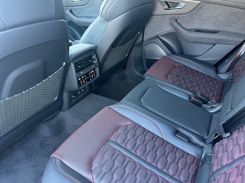 New 2025 Audi RS Q8 performance image 9